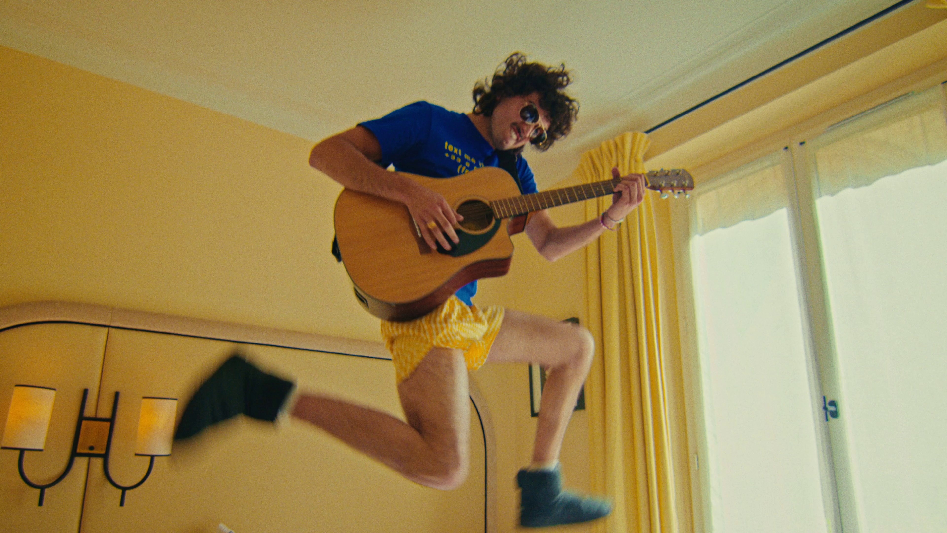 Charger la vidéo : moyà - page blanche